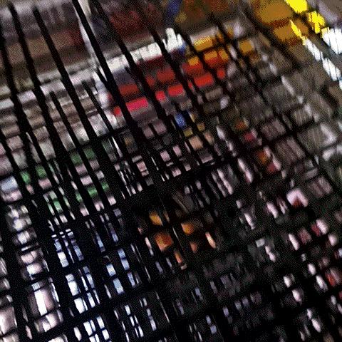 小孩游乐场网红秋千折断颈椎,18岁女孩玩蹦床摔倒瘫痪