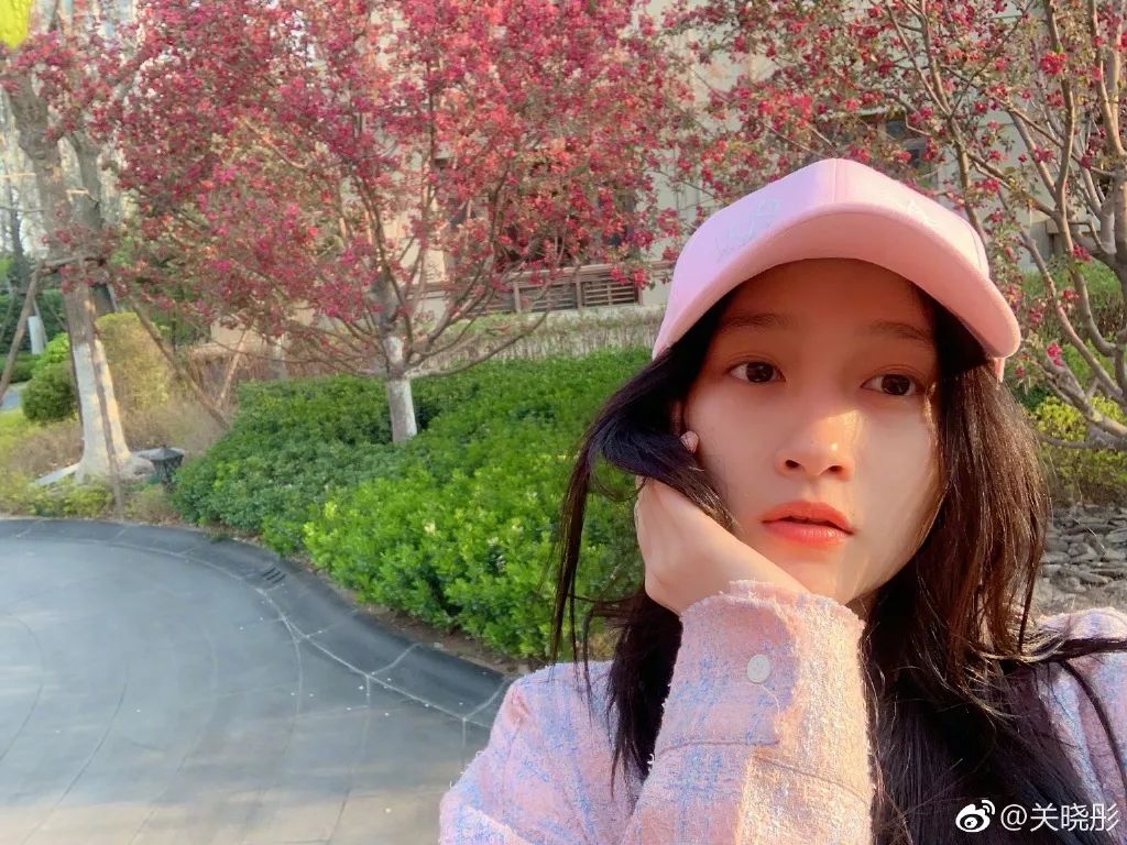 神似关晓彤又像黄磊跳舞视频,跟关晓彤长得差不多的人