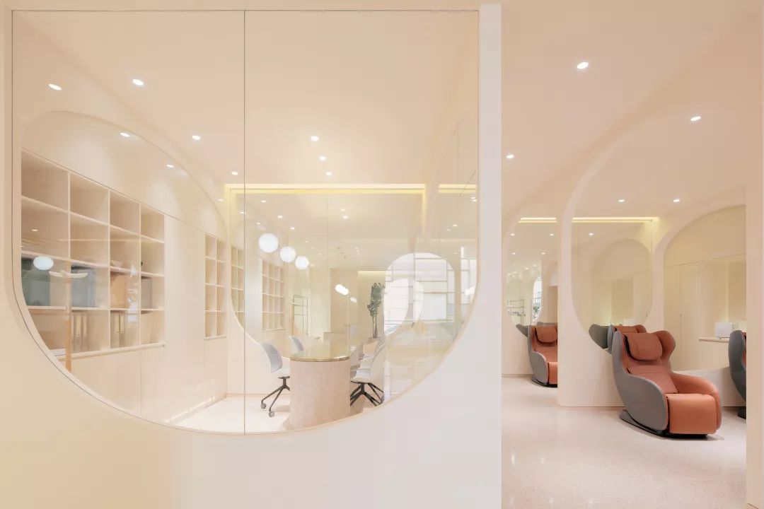 拒绝花哨！建筑师CP孙大勇×万书言，携手打造洞穴式美容院