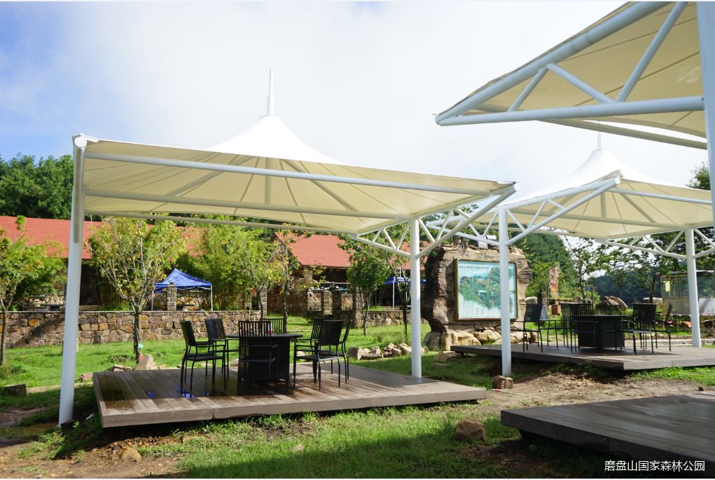 火爆热闹的烧烤,火热地带烧烤