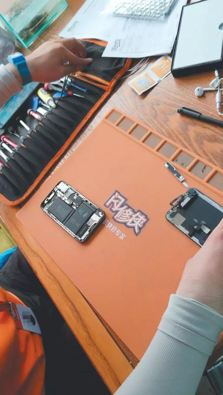 记者*底卧**O2O手机维修平台：用翻新器件替换顾客原配件