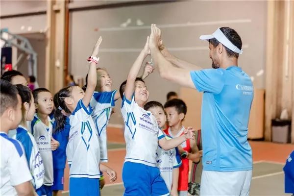 名校与足球，学霸与孩子，宇通赞助的这场世界名校足球赛真的很美好|中国汽车报