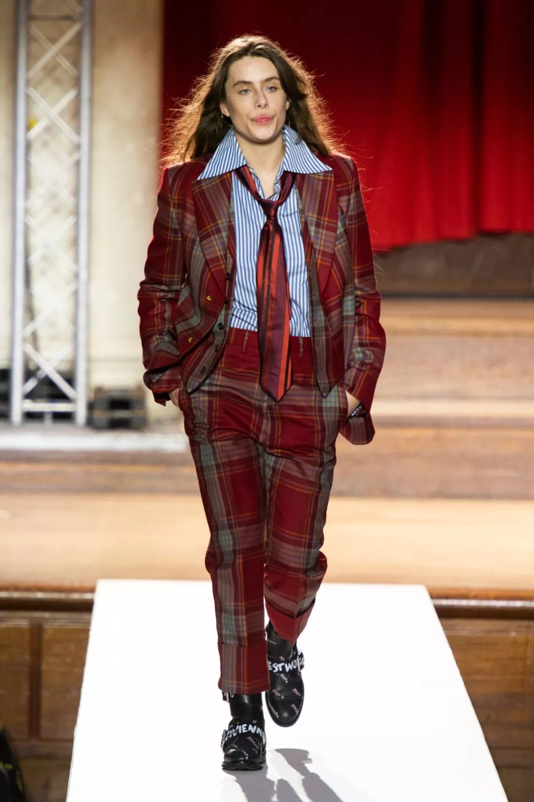 21年秋冬女装流行趋势,21年秋冬女装流行色