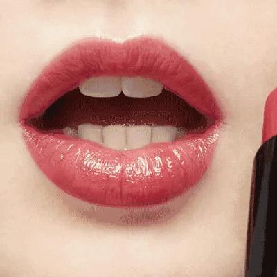 omg女生包包里有什么,omg所有美女