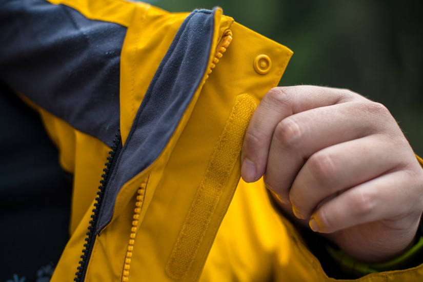 性价比高的防水超薄冲锋衣评测,狼爪防风防水冲锋衣