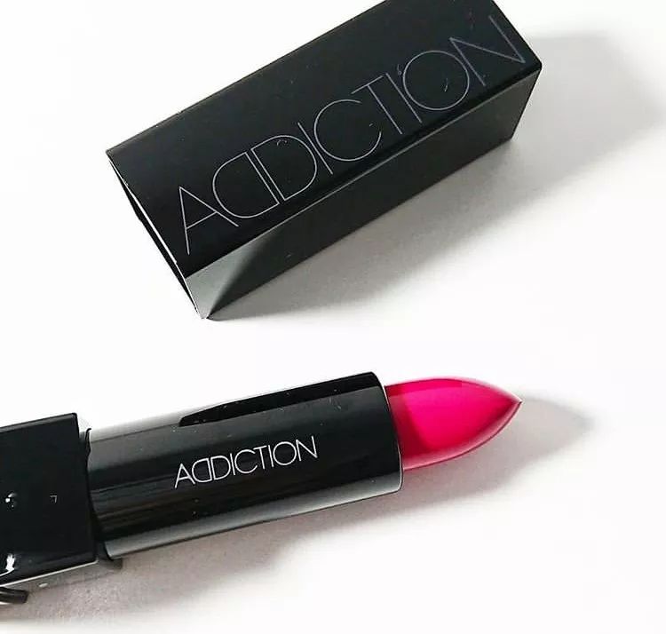 这些美妆潮品你最想拿走哪一个,这些网红化妆品还能用吗