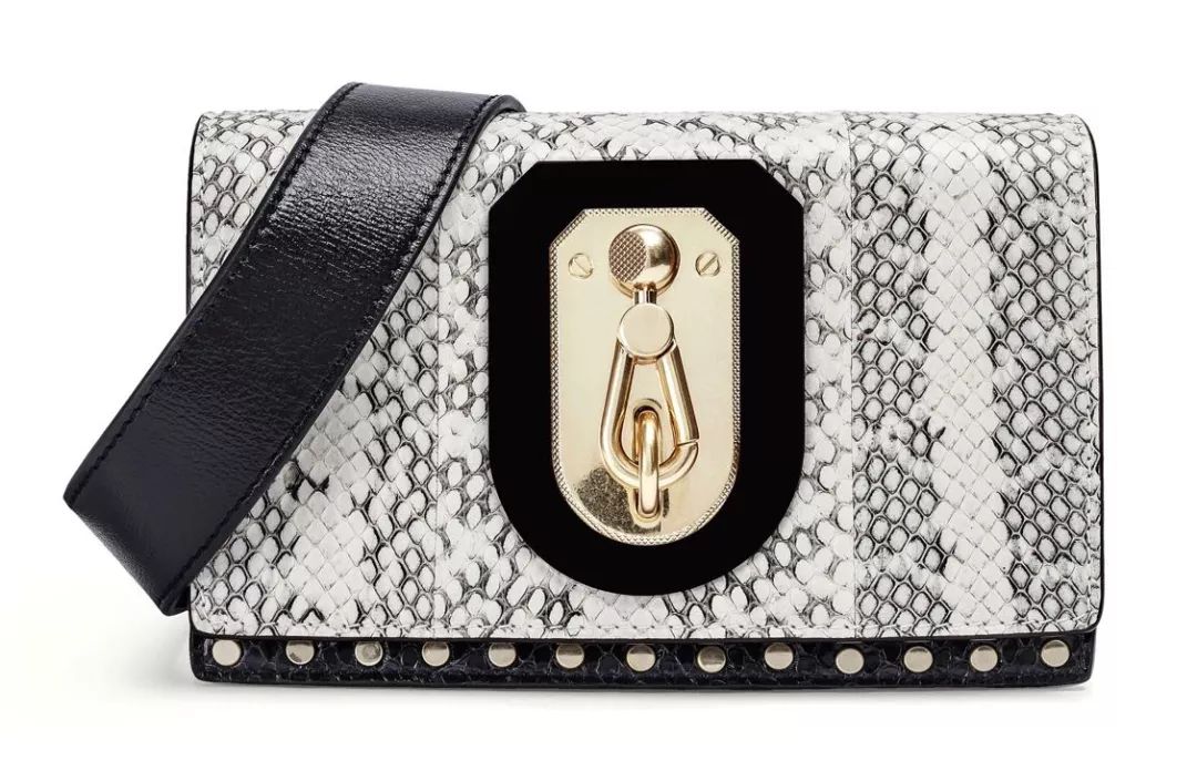 宋茜的衣服为什么这么高,宋茜一身醒目的白色套装