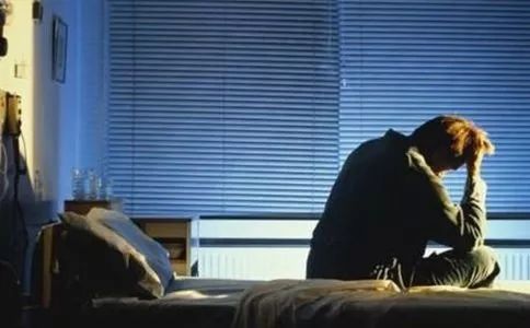 怎样用催眠法摆脱失眠,失眠者自我催眠方法有