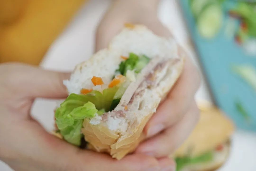 网购越南土特产|炼奶冰咖法包猪肝酱扎肉春卷虾片，一个下午茶全都拥有