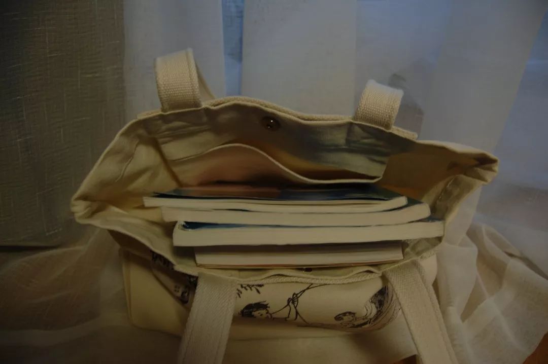 你与时尚只差一步的包包,你与时尚只差一个编织包的距离