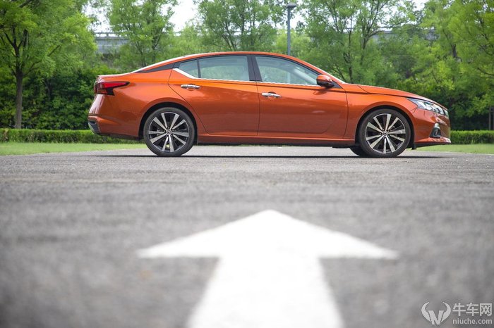 2013款日产天籁第一视角试驾,日产天籁舒适版适不适合跑专车