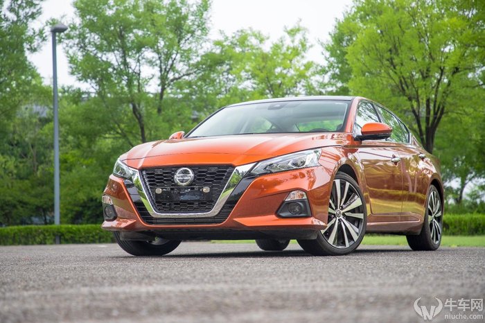 日产天籁舒适版适不适合跑专车,2021款东风日产天籁试驾视频