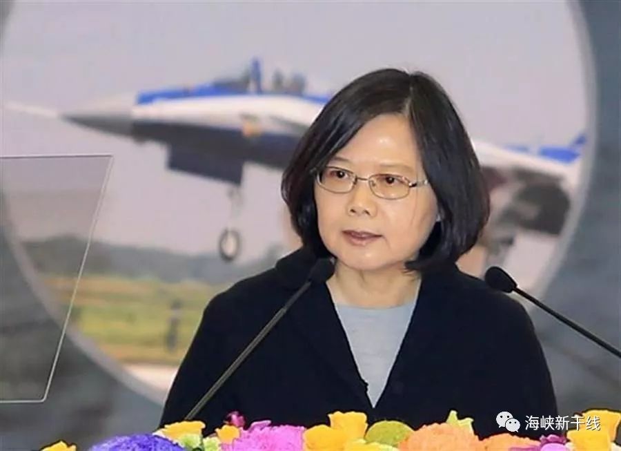 黄国昌曝光私烟案，蔡英文毫发无伤，“时代力量”却崩盘了