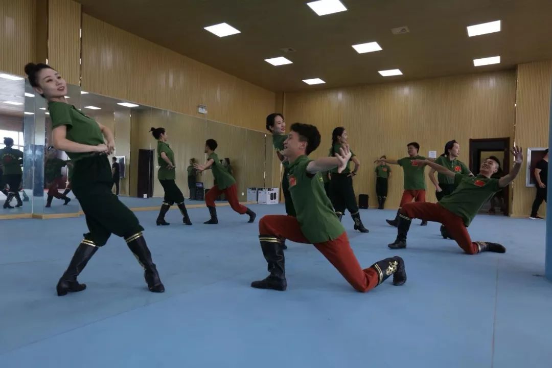 壮丽七十年奋斗新时代微视频,壮丽70年奋斗新时代朗读