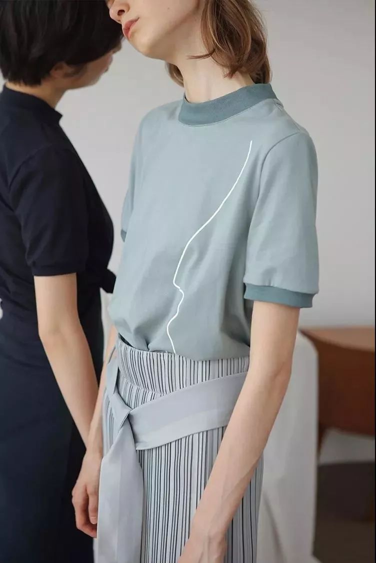 所谓的高级感就是越简单越高级,极简的高级感是极致的