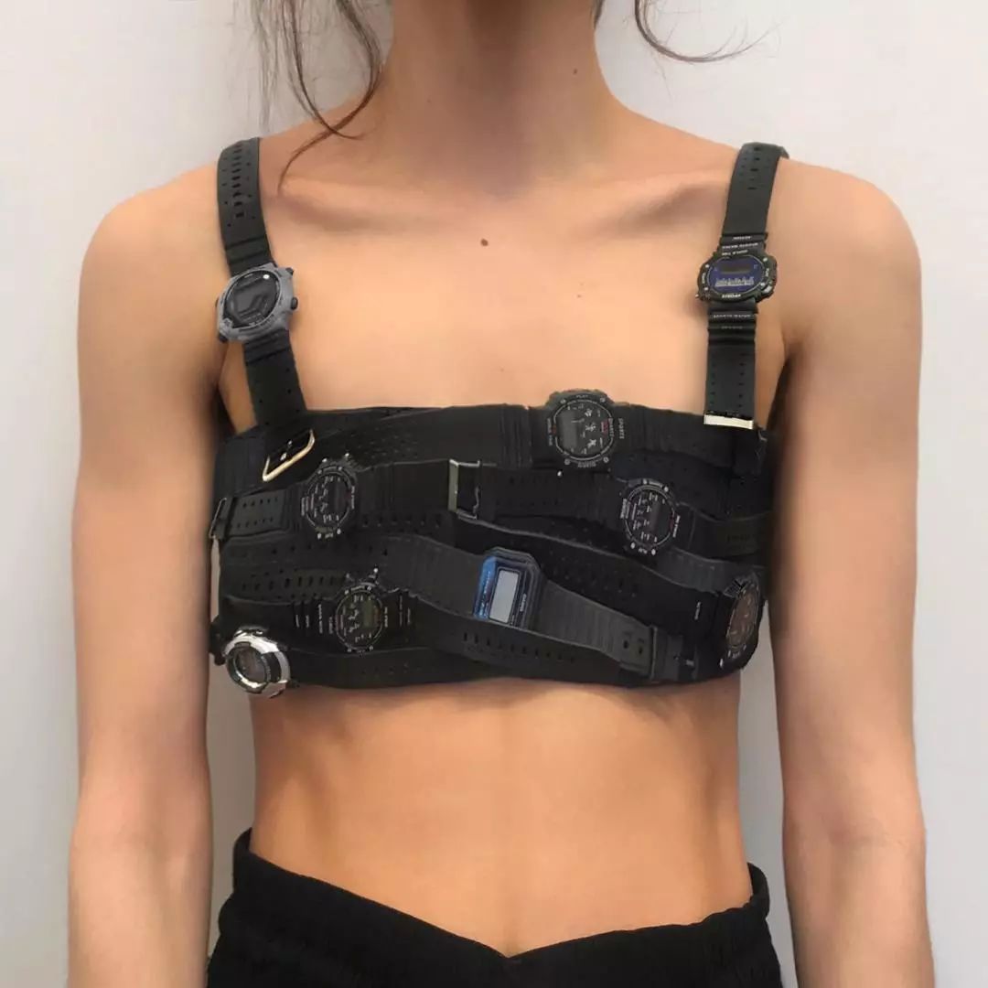 现在年轻人无聊,为啥现在年轻人恋爱那么无聊