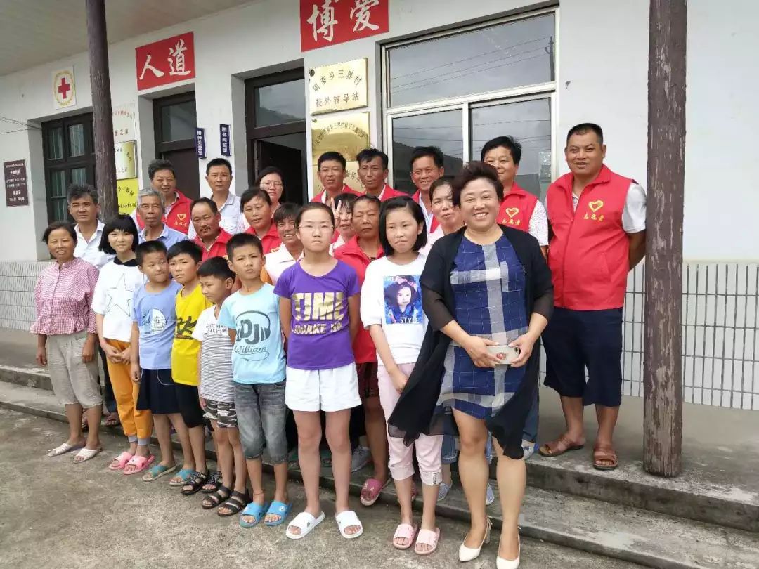 寻访三八红旗手精神|王红妹：她让*党**徽在农村的土地上闪光