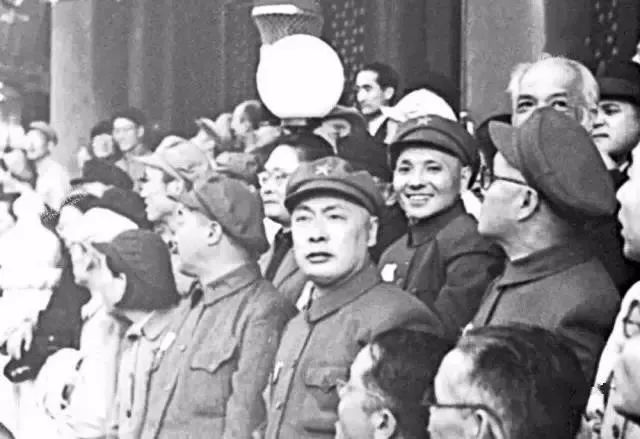 今天他115岁了，*小平邓**人生的40个瞬间