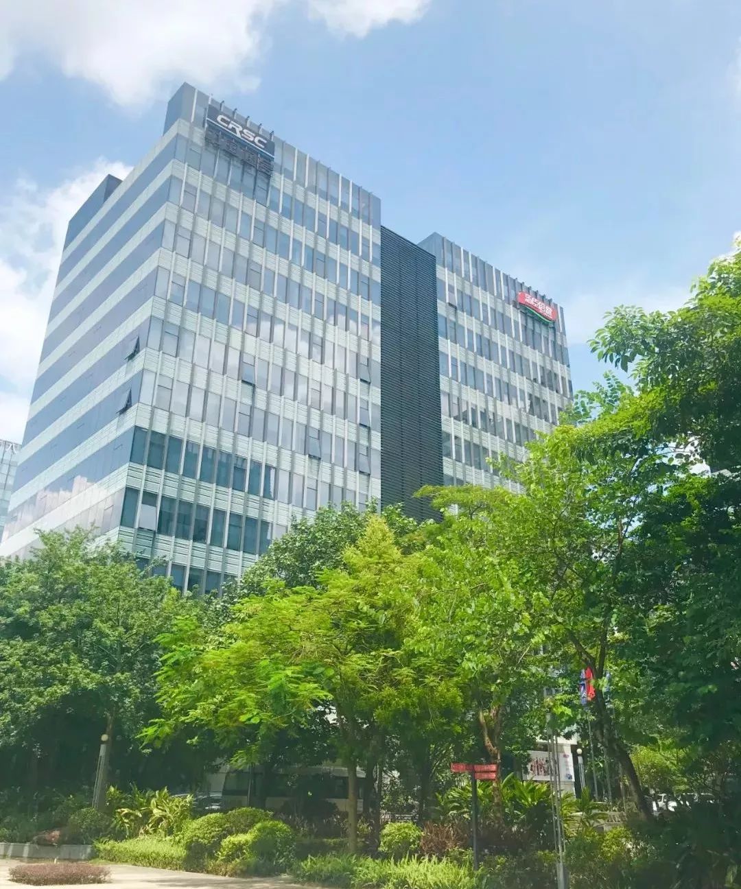 汤臣倍健股票的宏观环境分析,汤臣倍健年线之上的走势