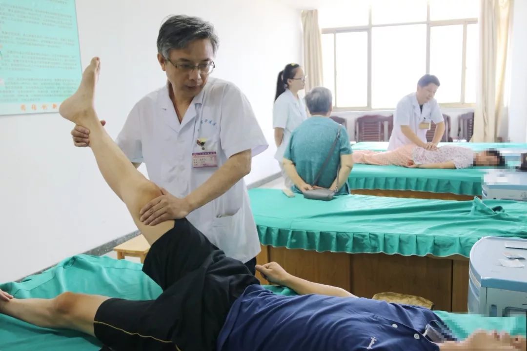 不忘医者初心牢记患者健康使命,不忘医者初心坚守医者仁心