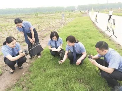2019/8/26(941)《湖北日报》整版丨携手同行,形成合力,用法治保护国家利益和社会公共利益