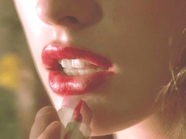 涂口红下嘴唇内侧无法上色,嘴唇像涂口红一样怎么回事