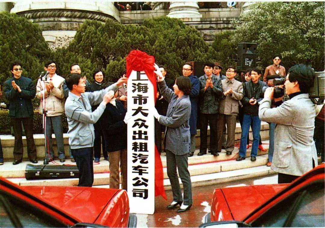 壮丽七十年的发展,70年代的上海交通牌汽车