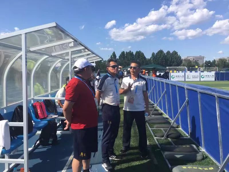 全国残运会广东代表团领导到比赛现场为运动员加油鼓劲