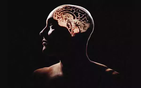 敏感多疑会发展成被害妄想吗,敏感多疑会害了自己