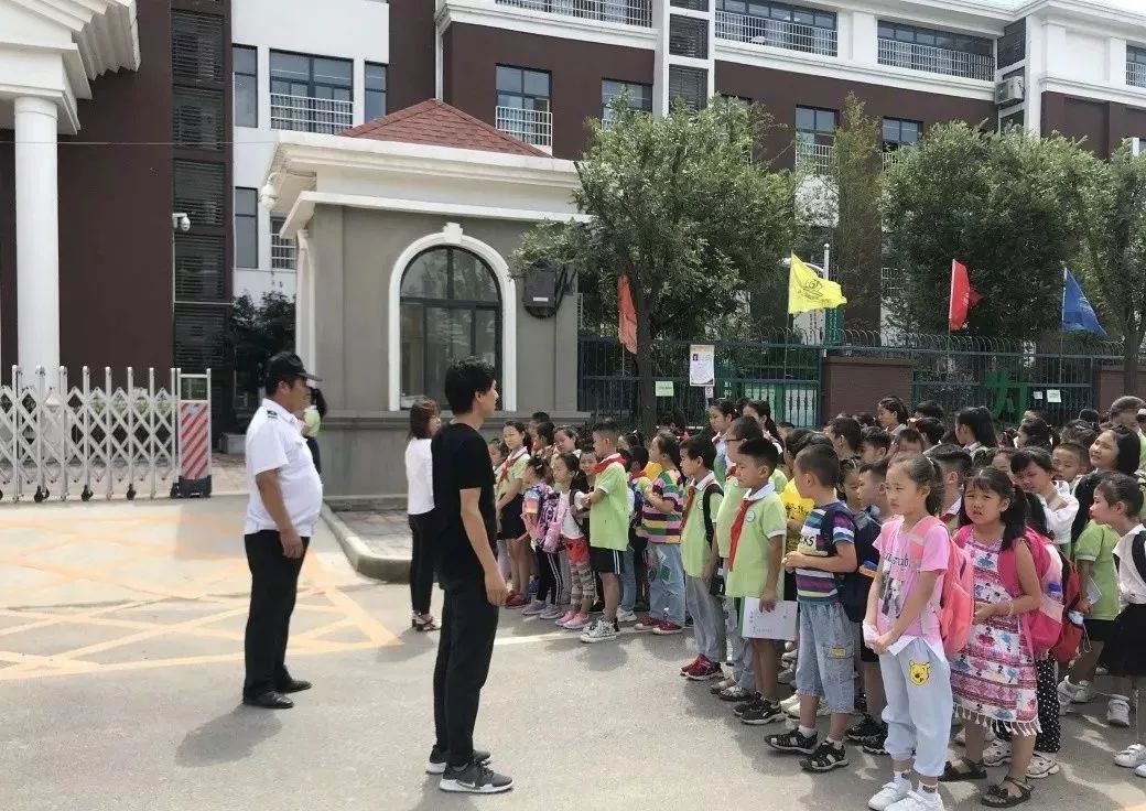 开学啦撒贝宁,开学啦手势舞完整版3分钟