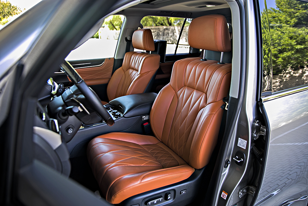 19款雷克萨斯lx570试驾巅峰版,雷克萨斯lx570黑曜巅峰限量版试驾