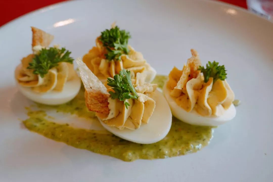 镶嵌47400颗水晶的楼梯花2千万登上这艘船的20万人都来打卡拍照