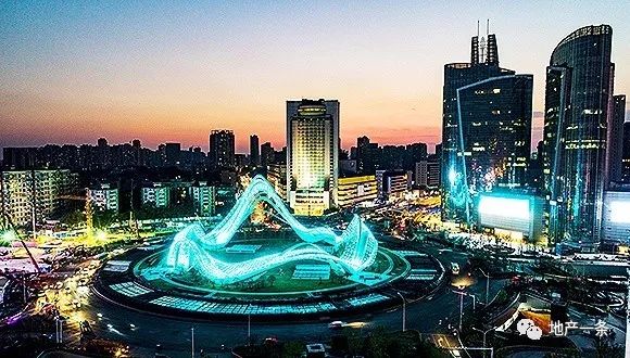 武汉最大城市足球场,22个足球场有多大