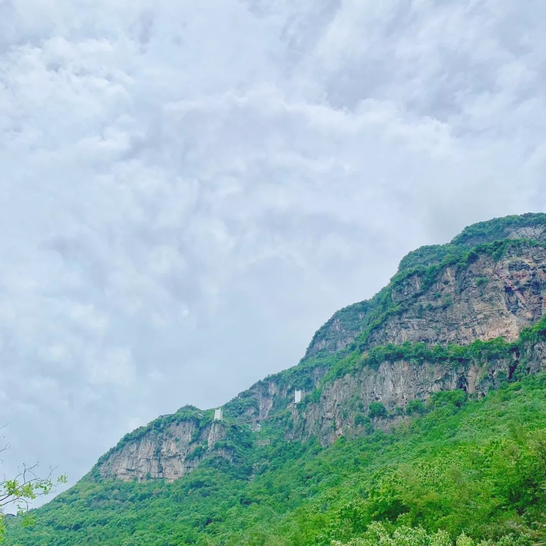 成都周边最好的玻璃栈道的景区,成都附近哪个景区有玻璃栈道