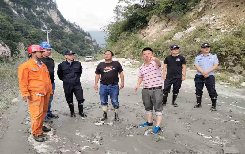 万众一心抗洪救灾行动,支援抗洪救灾工作