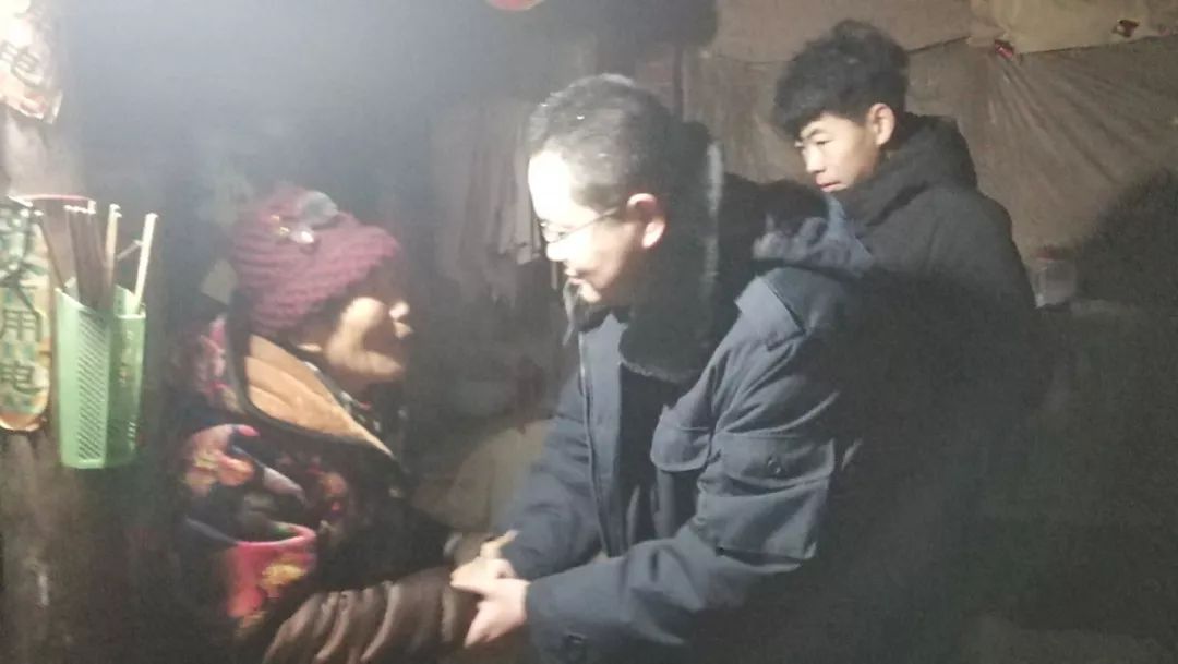 坚守扶贫一线的第一书记,村支书记来到脱贫攻坚第一线