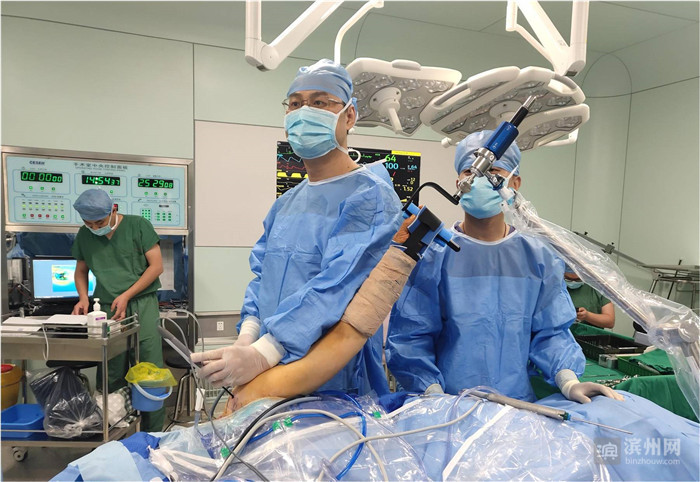 滨医附院骨关节“雕刻师”刘涛：精湛技术打破肘关节镜手术“禁忌”