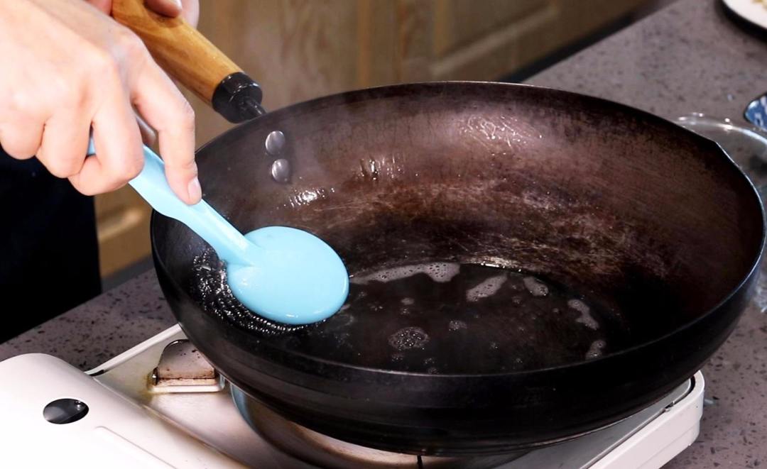 家用铁锅是生铁锅好还是熟铁锅,生铁铁锅和熟铁铁锅哪个好