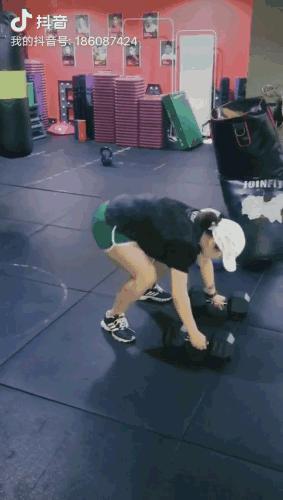 太猛了！杭州37岁孕妈火上抖音！举60斤杠铃，每天跑5公里，预产期当天还在健身房……