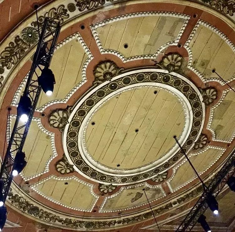 丝绸吊带长裙巴黎时装周,simonerocha泡泡裙