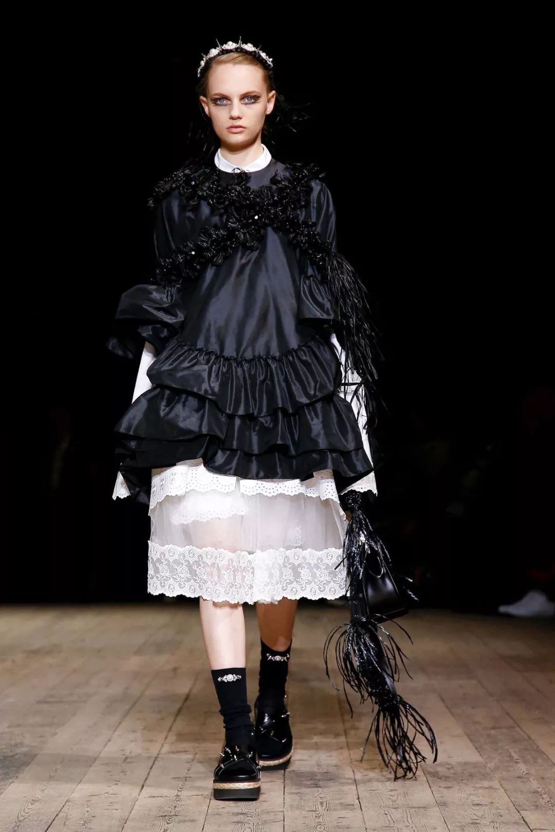 丝绸吊带长裙巴黎时装周,simonerocha泡泡裙