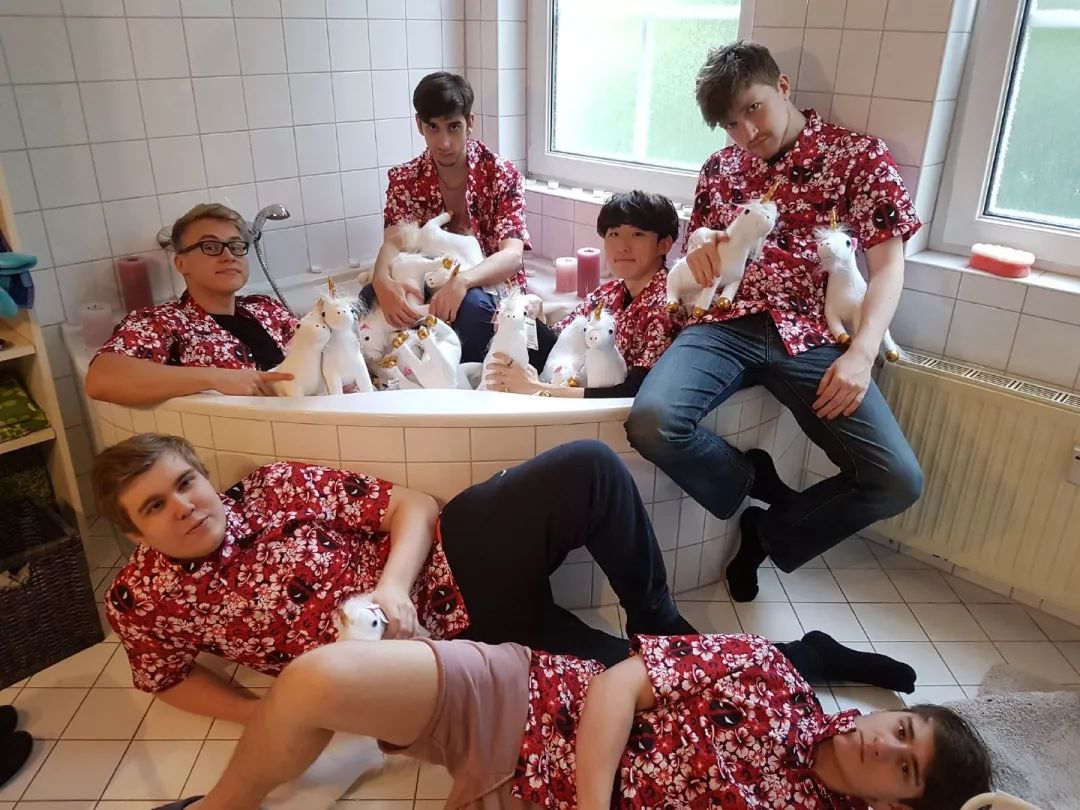 UOL故事：重生之我是独联体战队