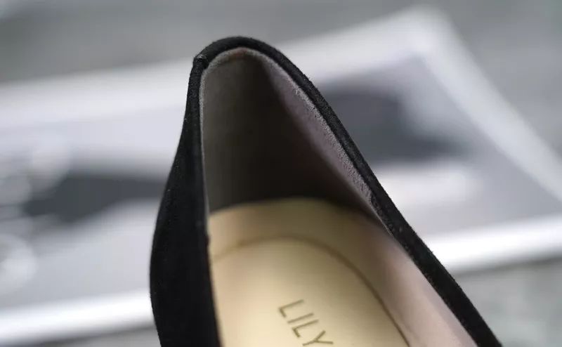 奥黛丽赫本钟爱的猫跟鞋,奥黛丽赫本尖头小黑鞋