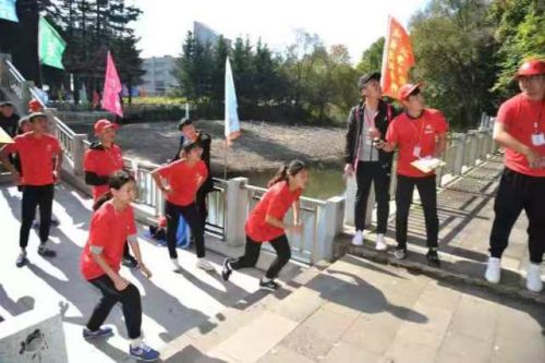 涓滃寳鎶楄仈鑻遍泟涔嬭矾,鎶楄仈璧拌繃鐨勮矾