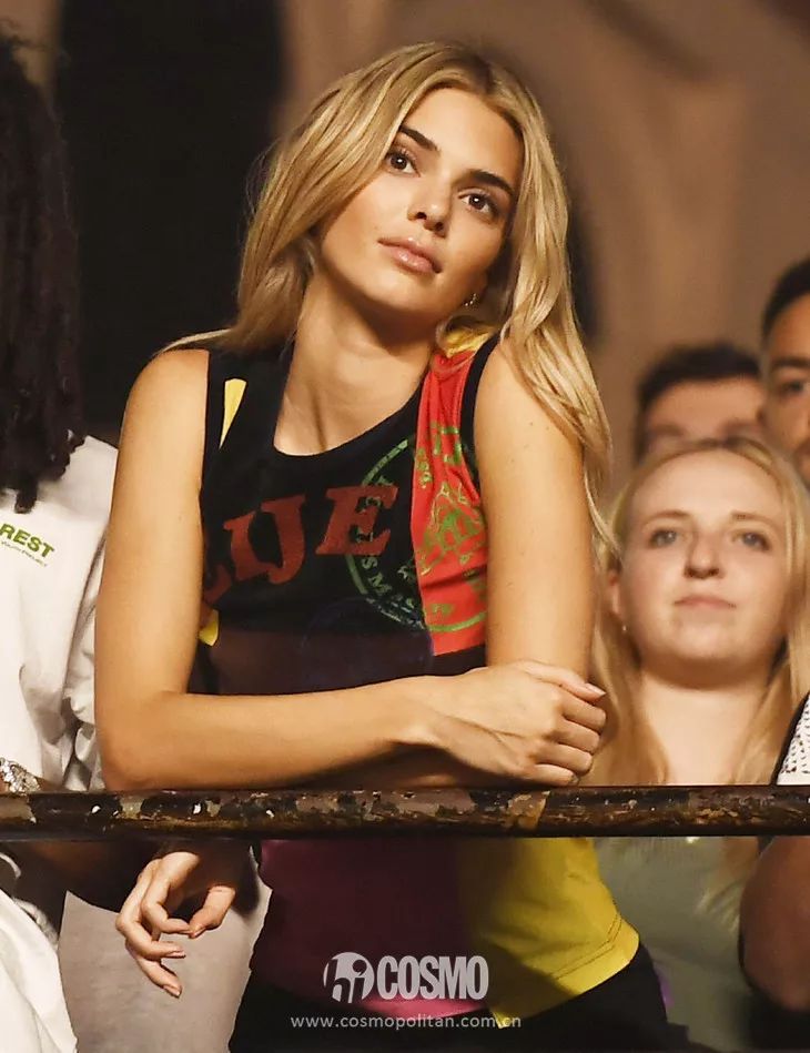 泫雅争议,泫雅掀短袖引起争议