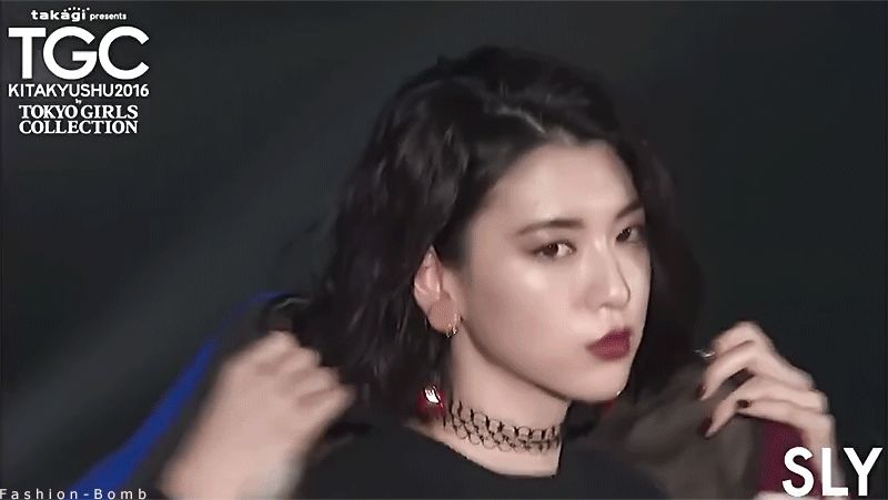 泫雅争议,泫雅掀短袖引起争议