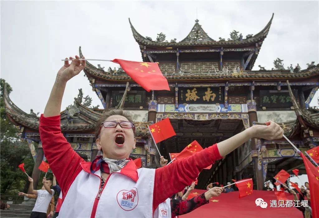 五星红旗同框感受,跟五星红旗合影感想