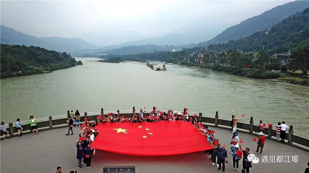 五星红旗同框感受,跟五星红旗合影感想