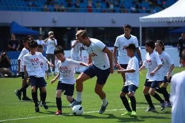 友邦保险的终身成就,友邦保险回归30年