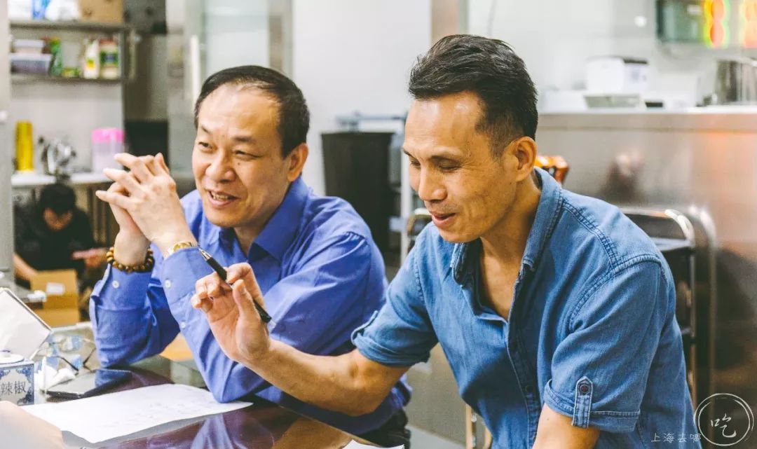 做了40年茶餐厅的兄弟俩，在人广又开了家「宝藏茶冰室」，刚开就爆了